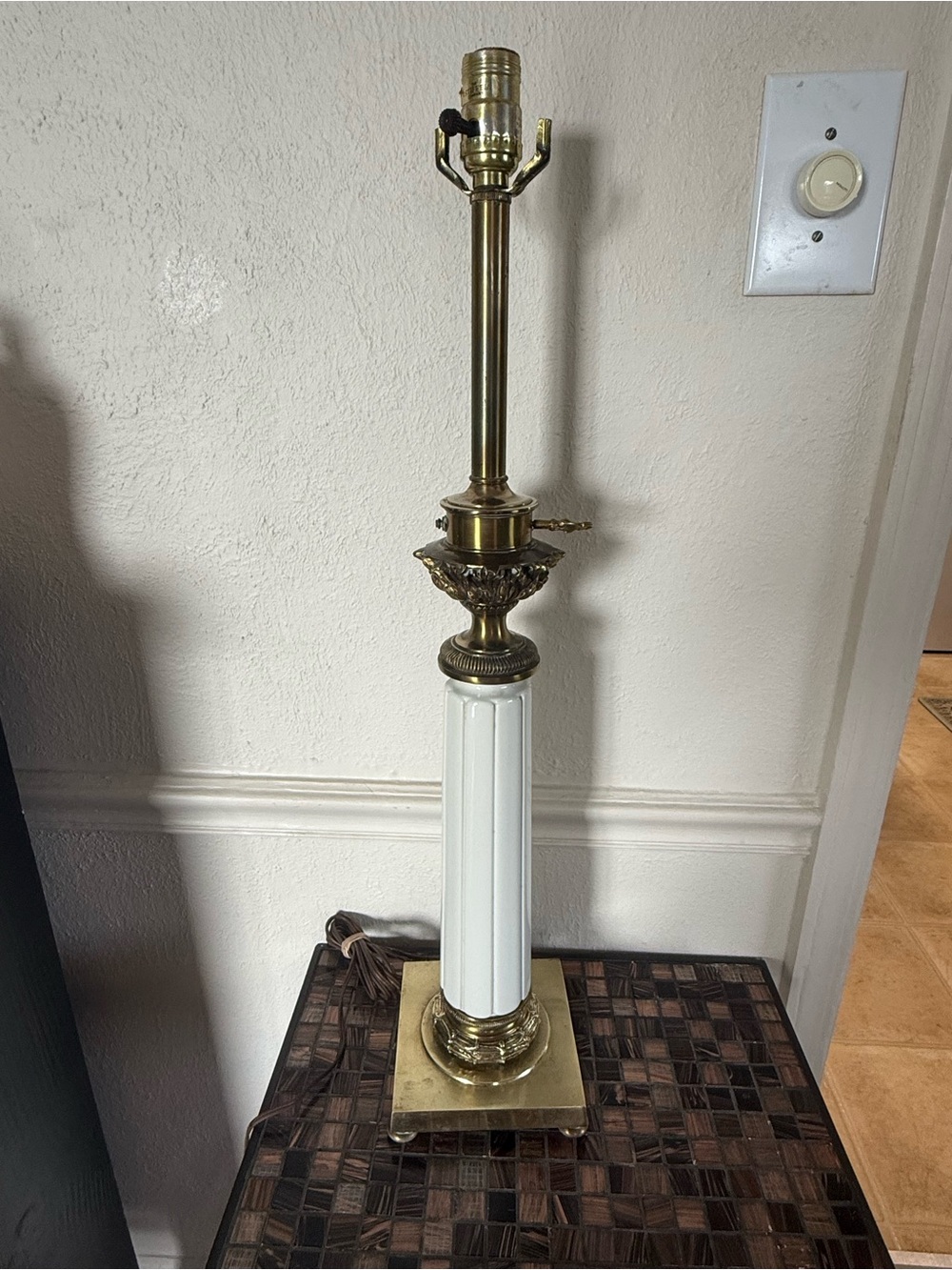 vintage Stiffel Hollywood Regency table lamp featuring a white porcelain column